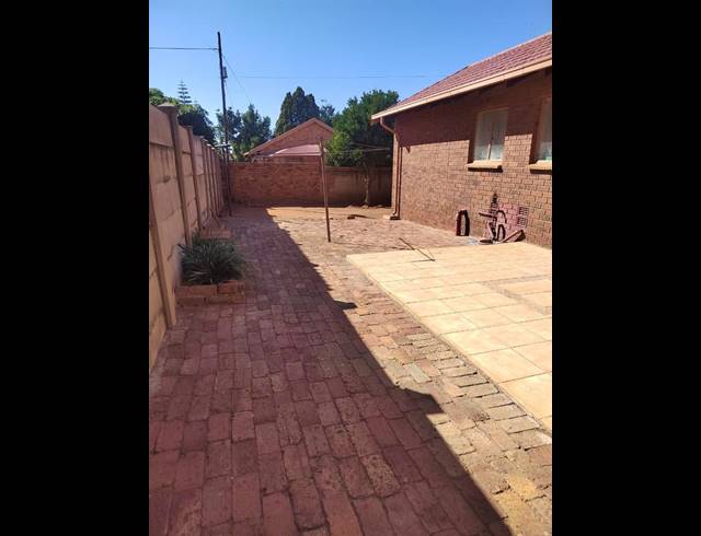 3 BEDROOM HOUSE FOR SALE IN GEELHOUTPARK